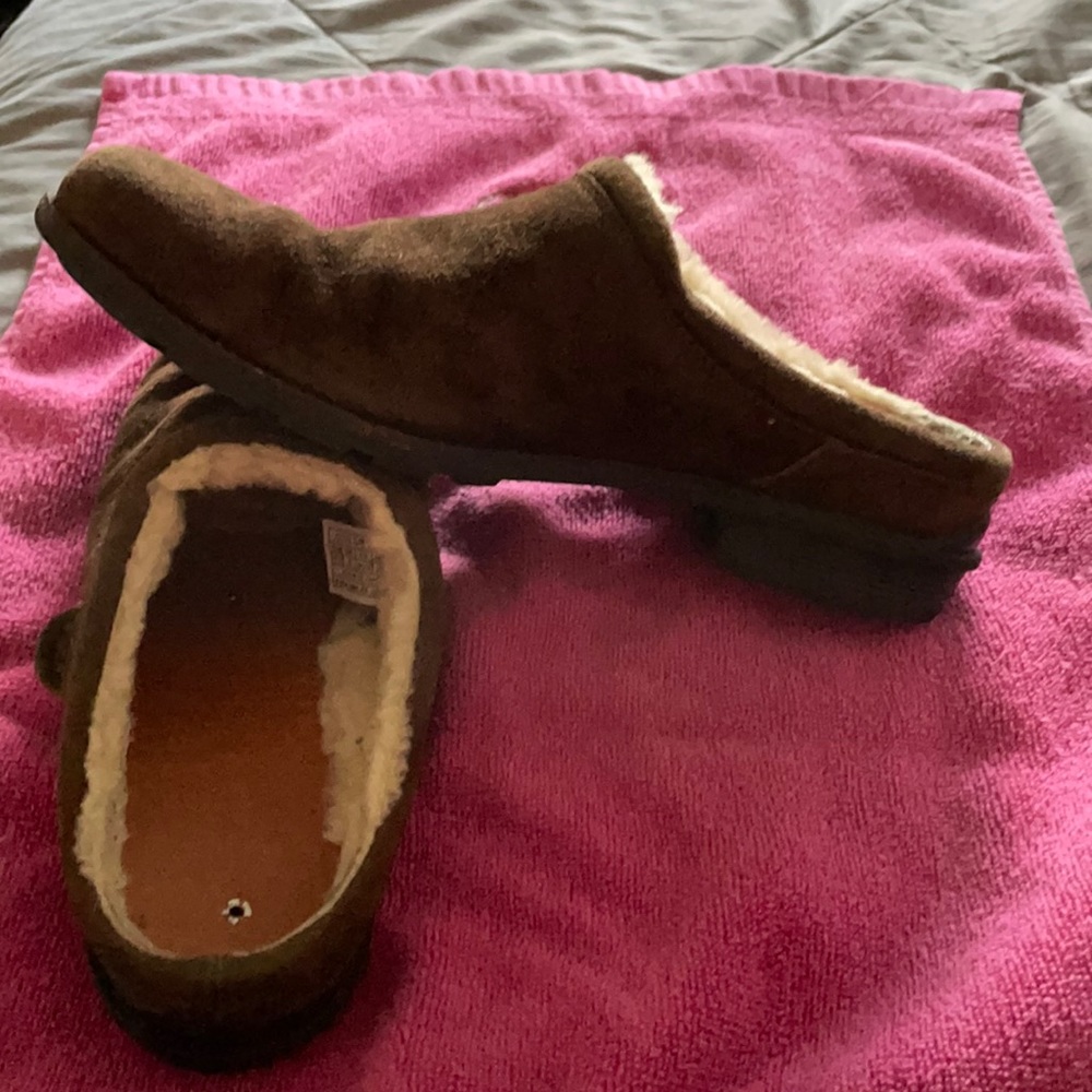 Ugg clog